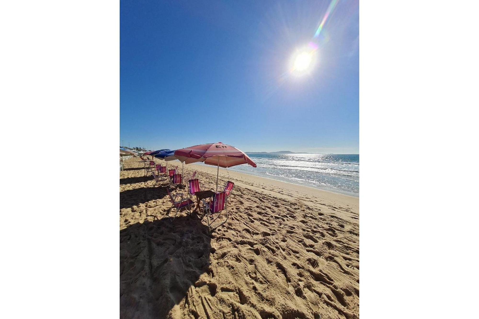 Paraíso em Cabo Frio - Duplex Beira Mar com Piscina, Em frente a Praia do Peró - Cabo Frio, com AR, SmartTv, Wi-fi, Roupa de Cama e banho, Portaria 24 horas, Estacionamento, Completo Exterior foto
