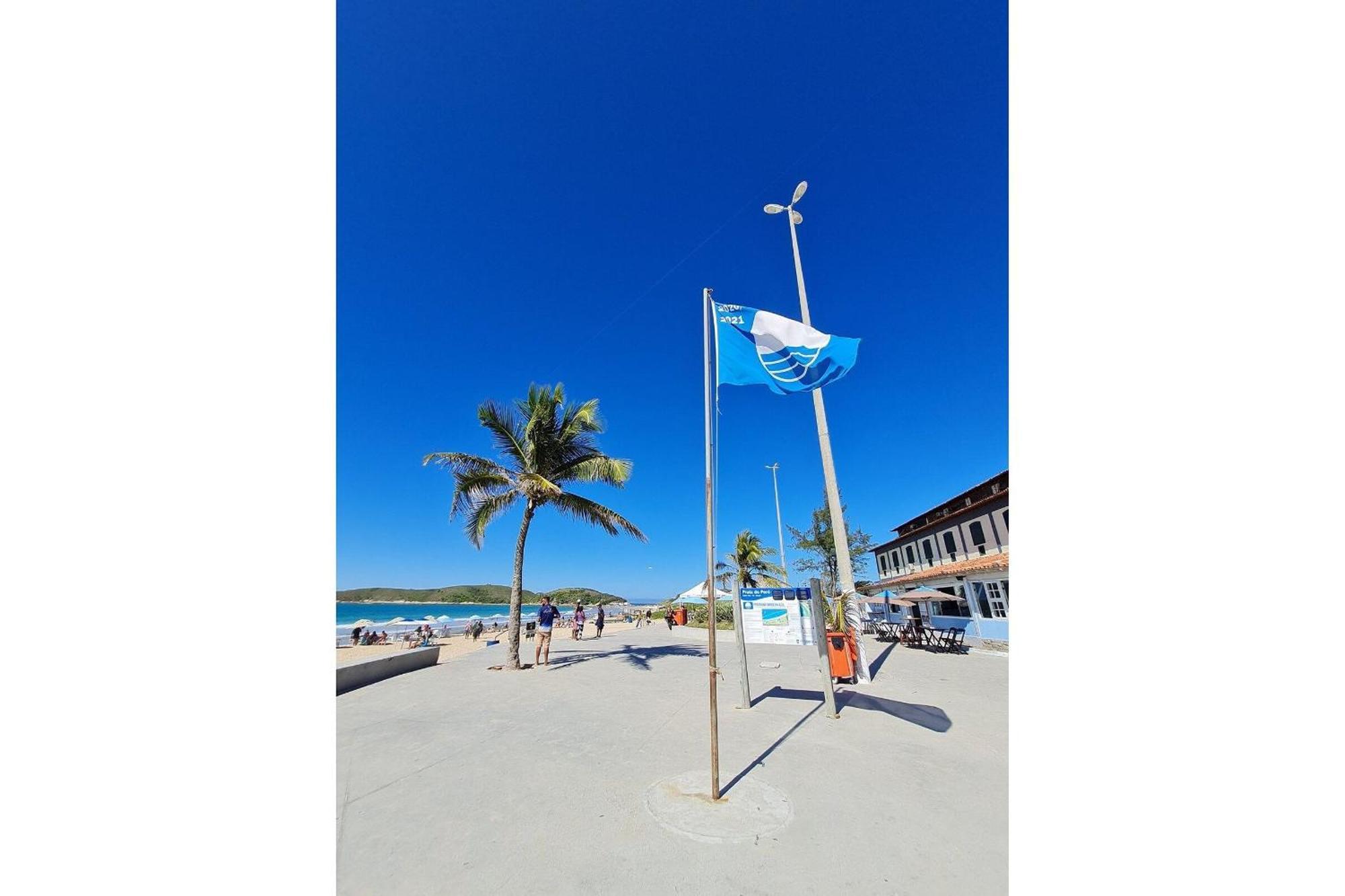 Paraíso em Cabo Frio - Duplex Beira Mar com Piscina, Em frente a Praia do Peró - Cabo Frio, com AR, SmartTv, Wi-fi, Roupa de Cama e banho, Portaria 24 horas, Estacionamento, Completo Exterior foto