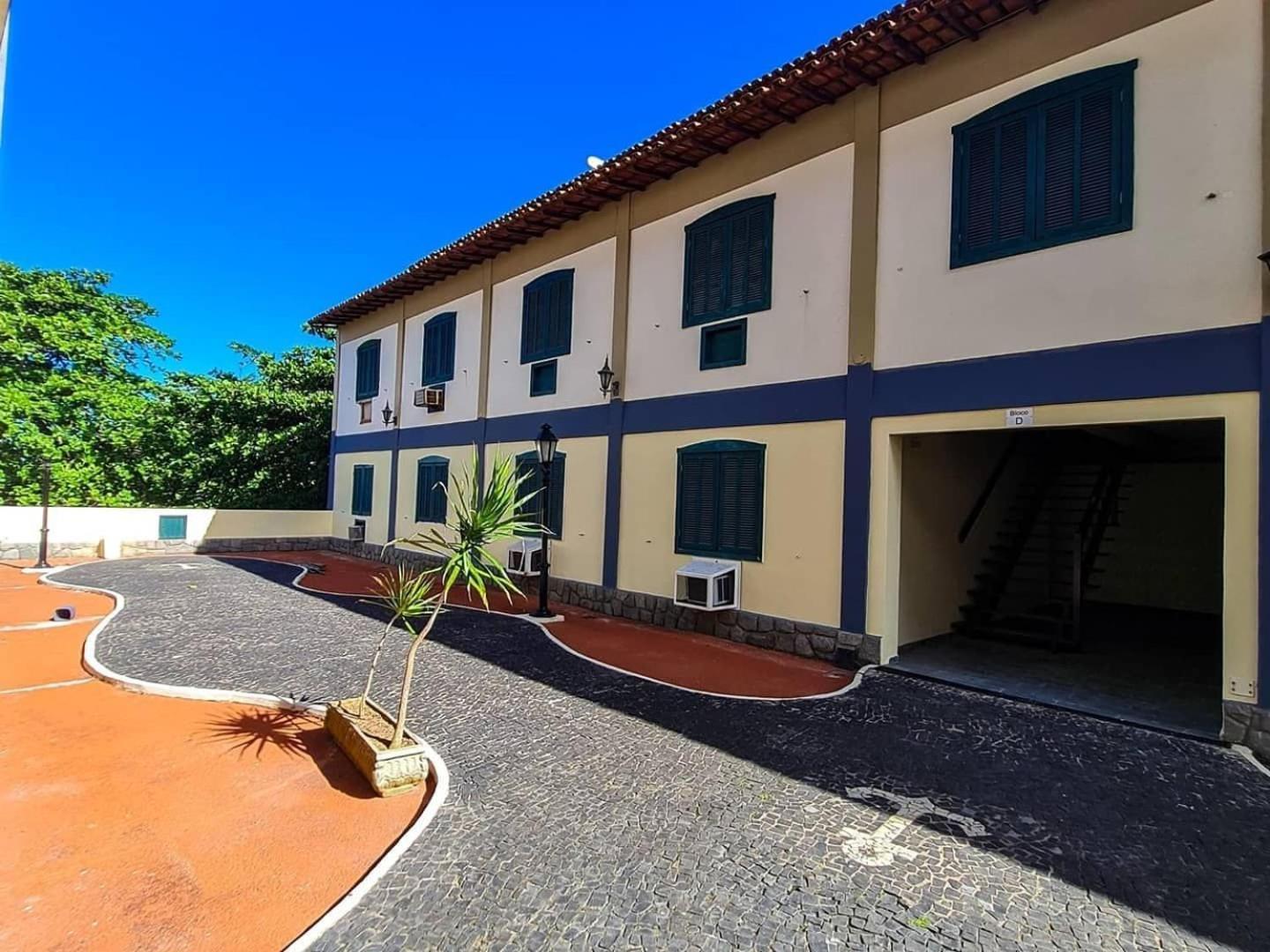 Paraíso em Cabo Frio - Duplex Beira Mar com Piscina, Em frente a Praia do Peró - Cabo Frio, com AR, SmartTv, Wi-fi, Roupa de Cama e banho, Portaria 24 horas, Estacionamento, Completo Exterior foto