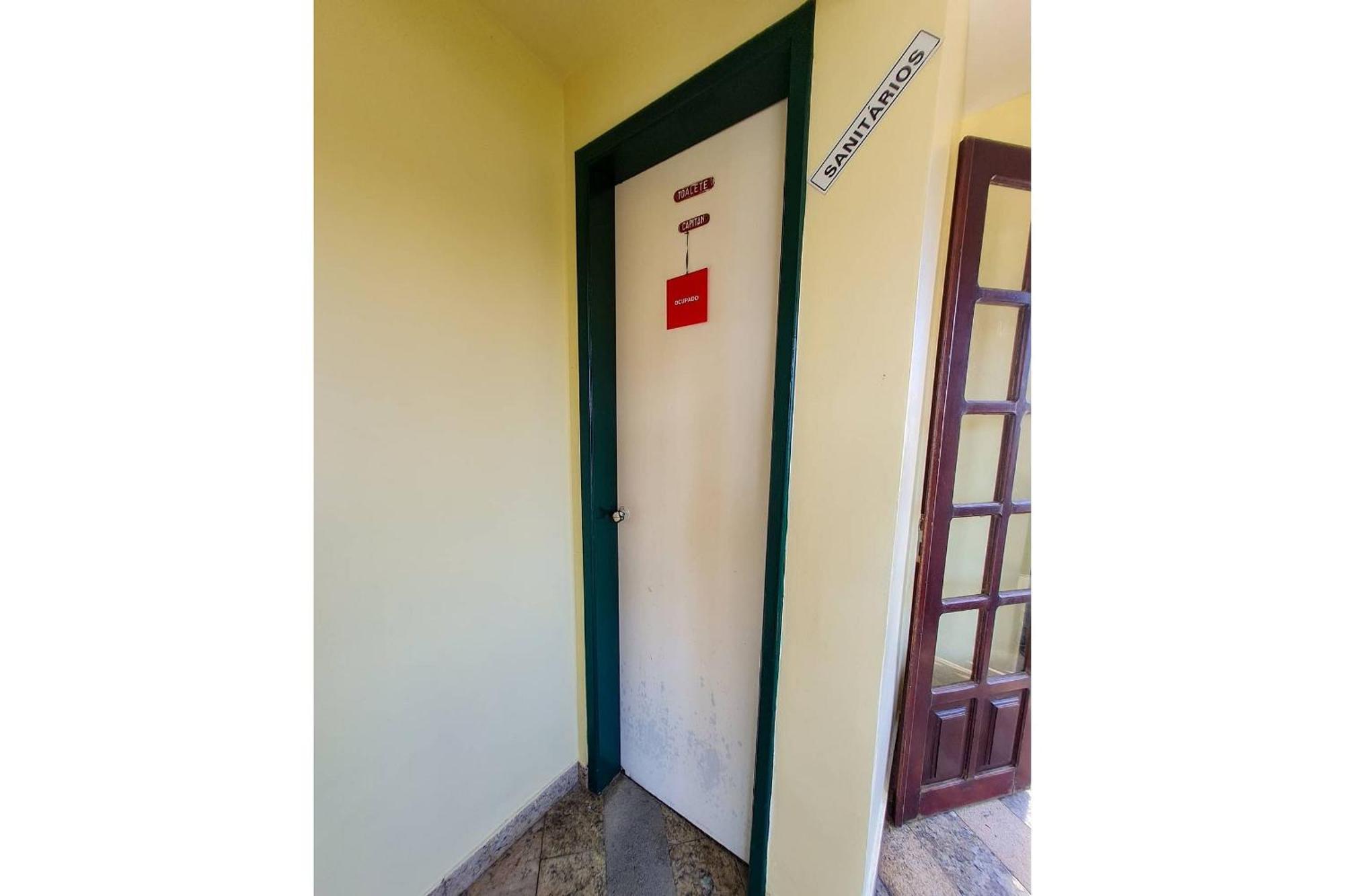 Paraíso em Cabo Frio - Duplex Beira Mar com Piscina, Em frente a Praia do Peró - Cabo Frio, com AR, SmartTv, Wi-fi, Roupa de Cama e banho, Portaria 24 horas, Estacionamento, Completo Exterior foto